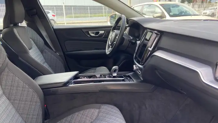 Volvo S60 2023, foto 9