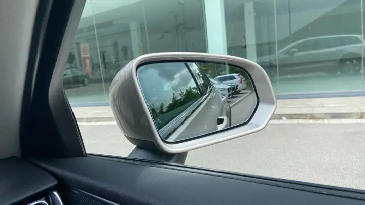 Volvo S60 2023, foto 20