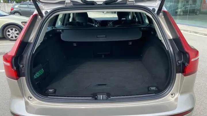 Volvo S60 2023, foto 12