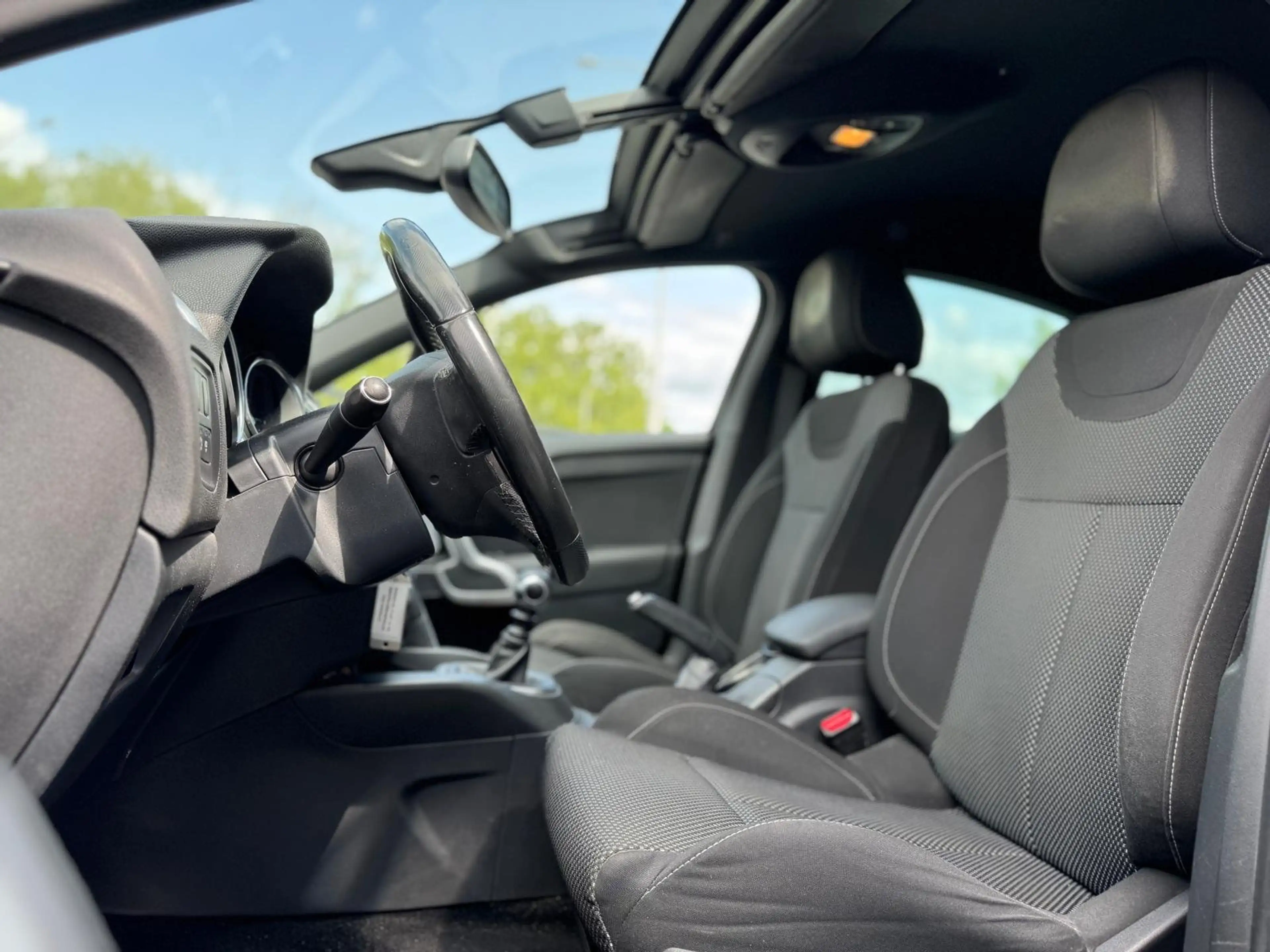 Citroen DS4 1.6 e-HDi GPS / CRUISE / PDC / TREKHAAK — photo 9