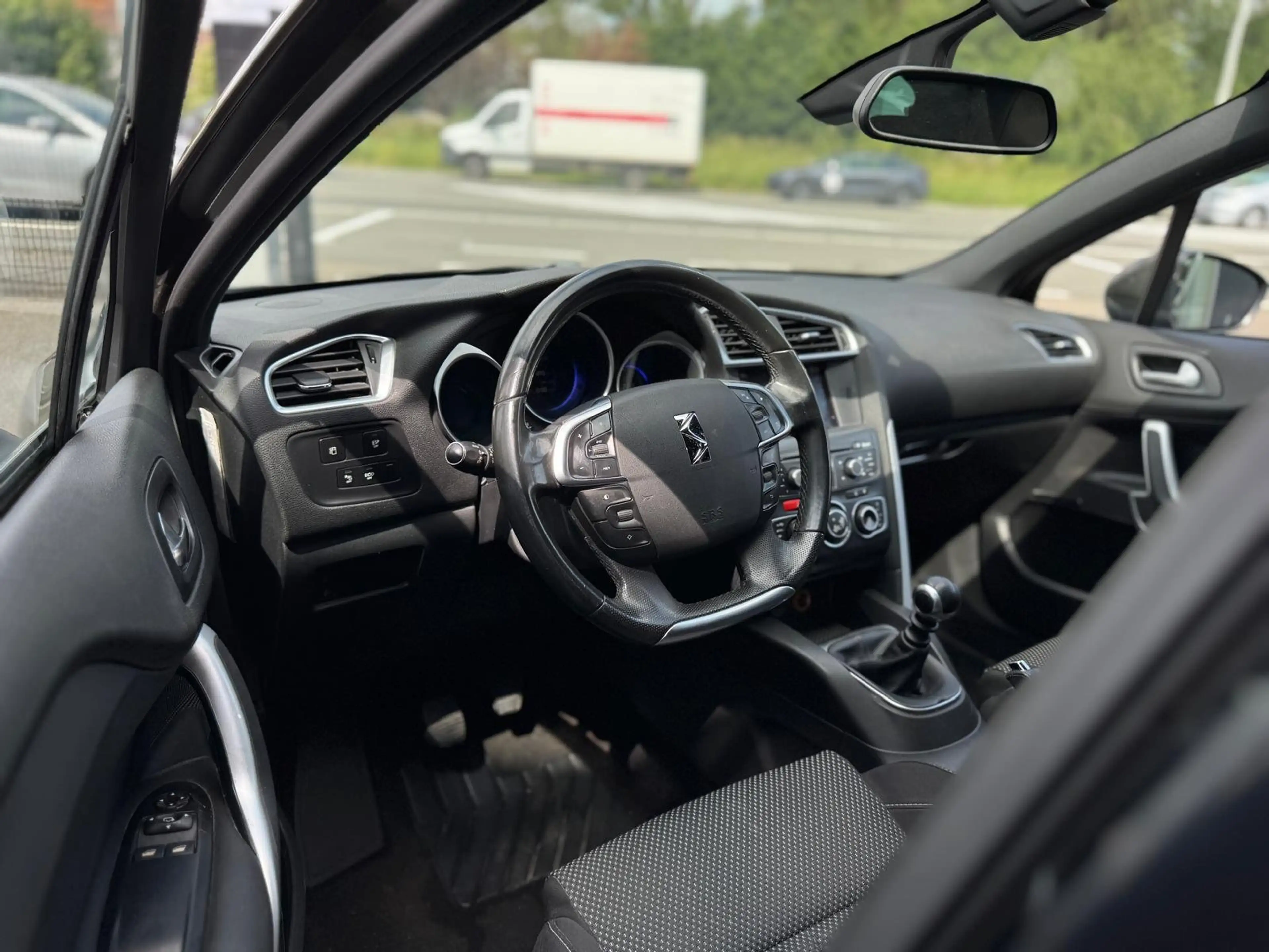 Citroen DS4 1.6 e-HDi GPS / CRUISE / PDC / TREKHAAK — photo 8