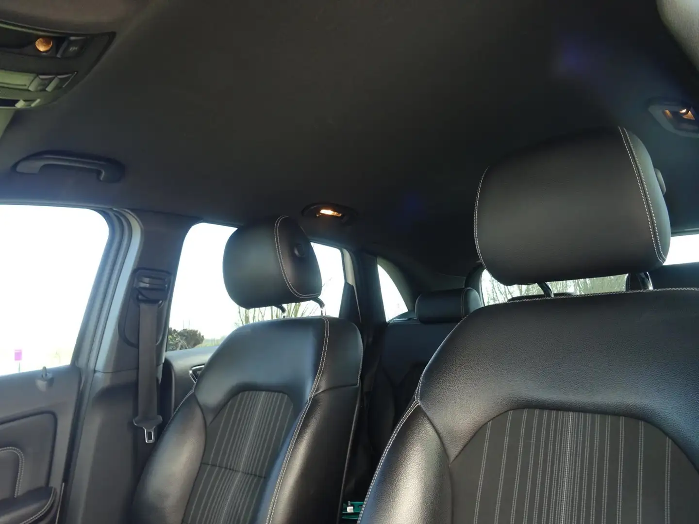 Mercedes-Benz B 180 AMG Prestige // Scherm-Groot / apple car play Wit - 2