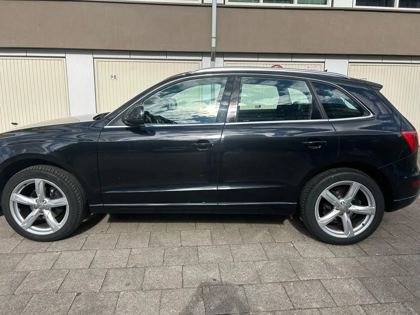 Audi Q5 2.0 TFSI q. Pro Line Zwart - 2
