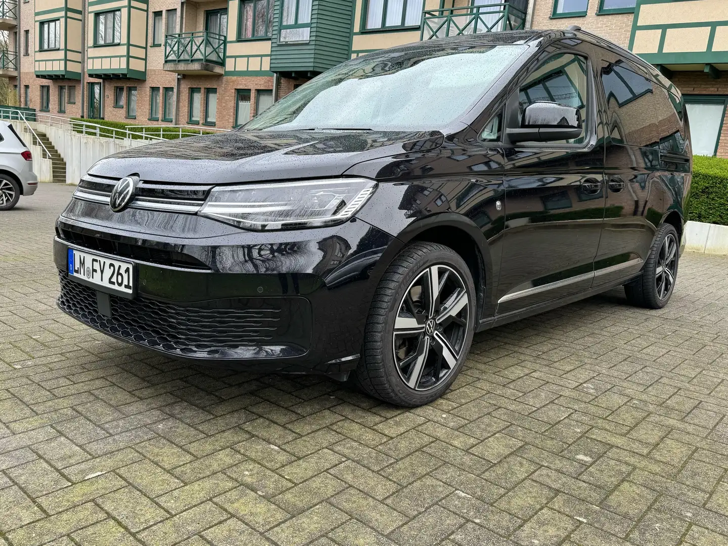 Volkswagen Caddy 2.0 TDI BMT (7-Si.) DSG Style Maxi navi/pano/cenon Zwart - 1