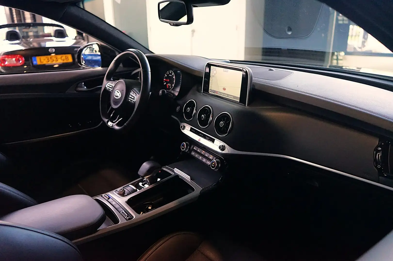 Kia Stinger 2.0 T-GDI GT-Line | HARMAN/KARDON | HEAD-UP Negro - 2