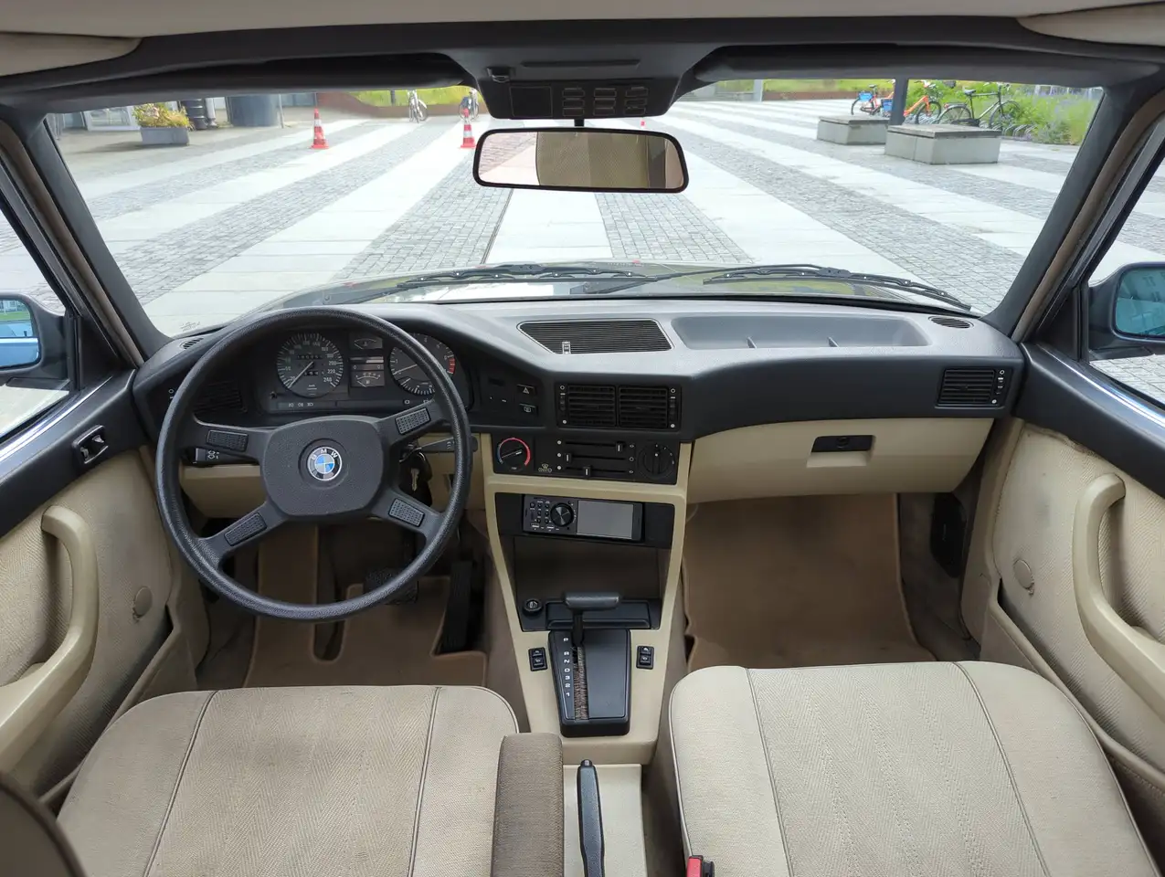 BMW 525 E28 525i 6 cilinders bj 1984, foto 3