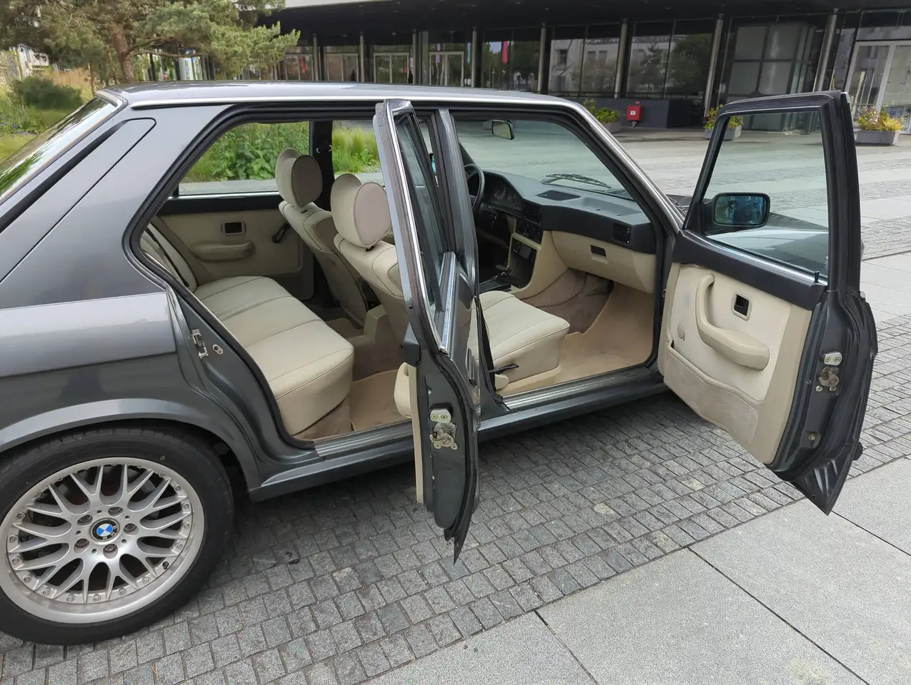 BMW 525 E28 525i 6 cilinders bj 1984, foto 4