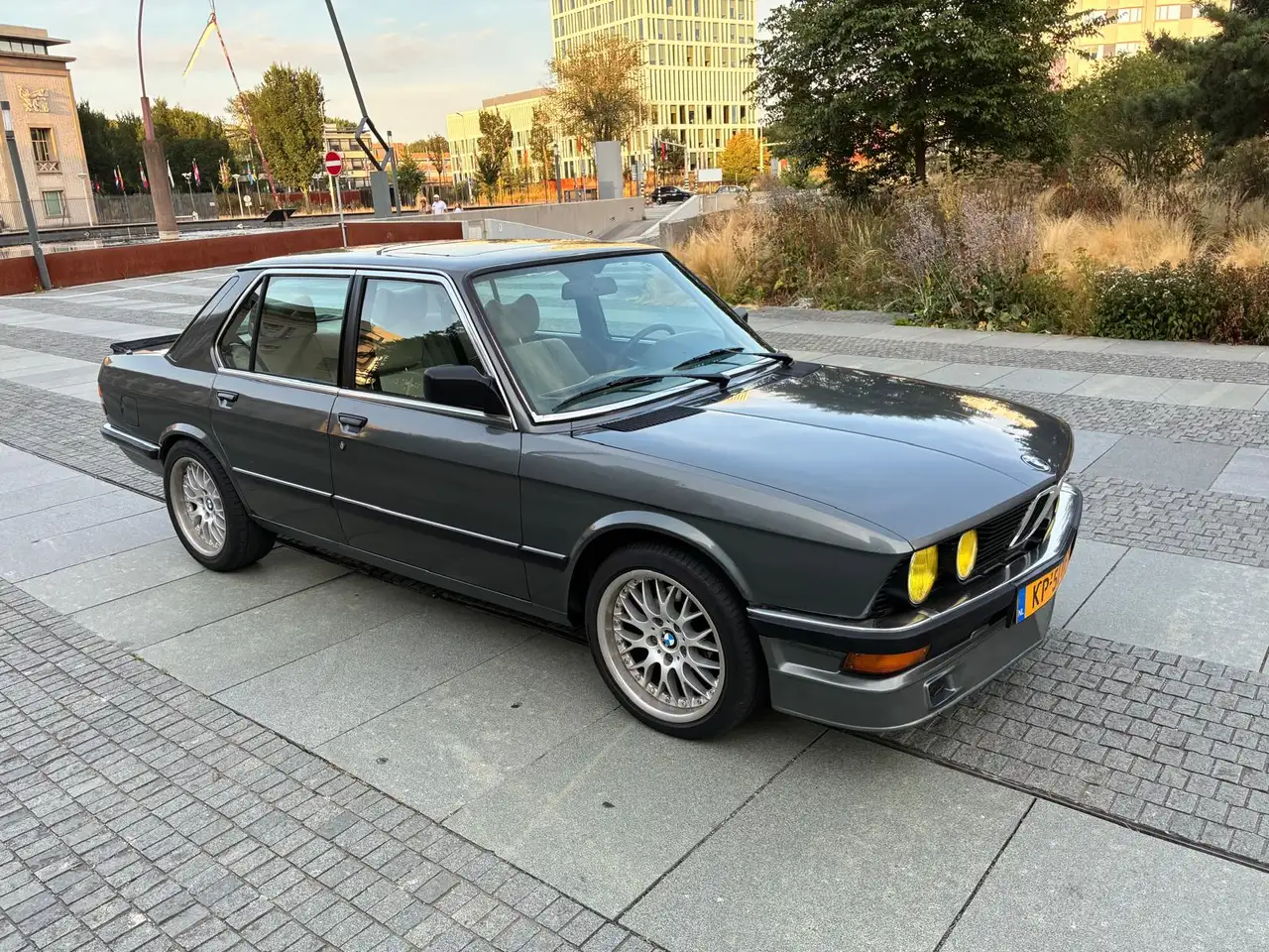 BMW 525 E28 525i 6 cilinders bj 1984, foto 2