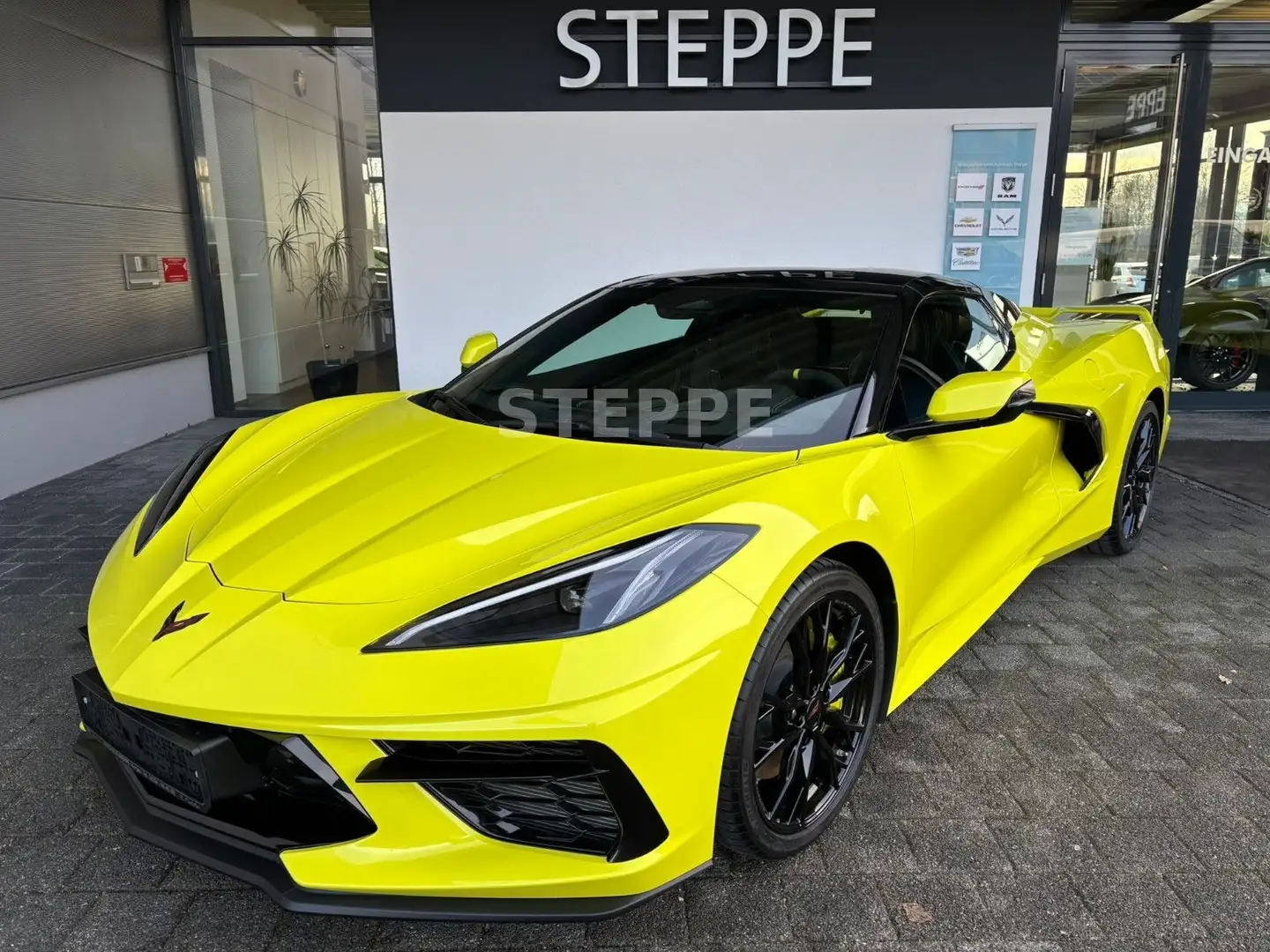 Corvette C8 Stingray Convertible 2024 3LT Europamodell Žlutá - 2