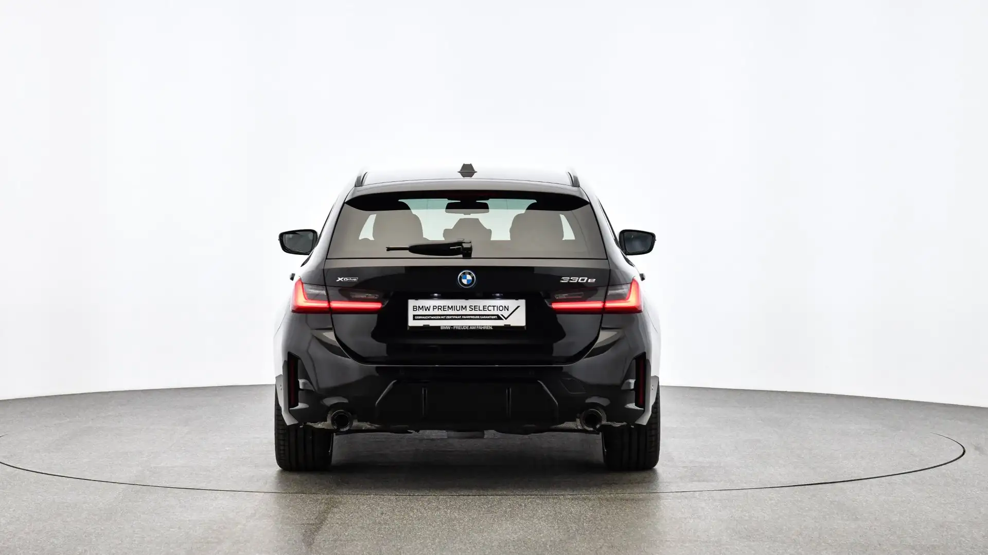 BMW 330 e xDrive Schwarz - 2