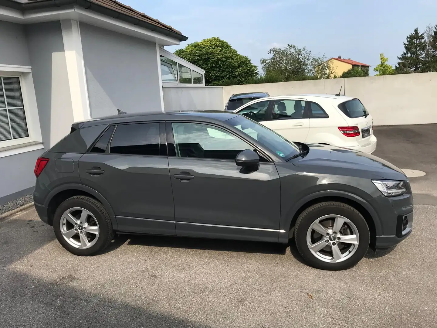 Audi Q2 Q2 1,6 TDI Sport Sport Grau - 1