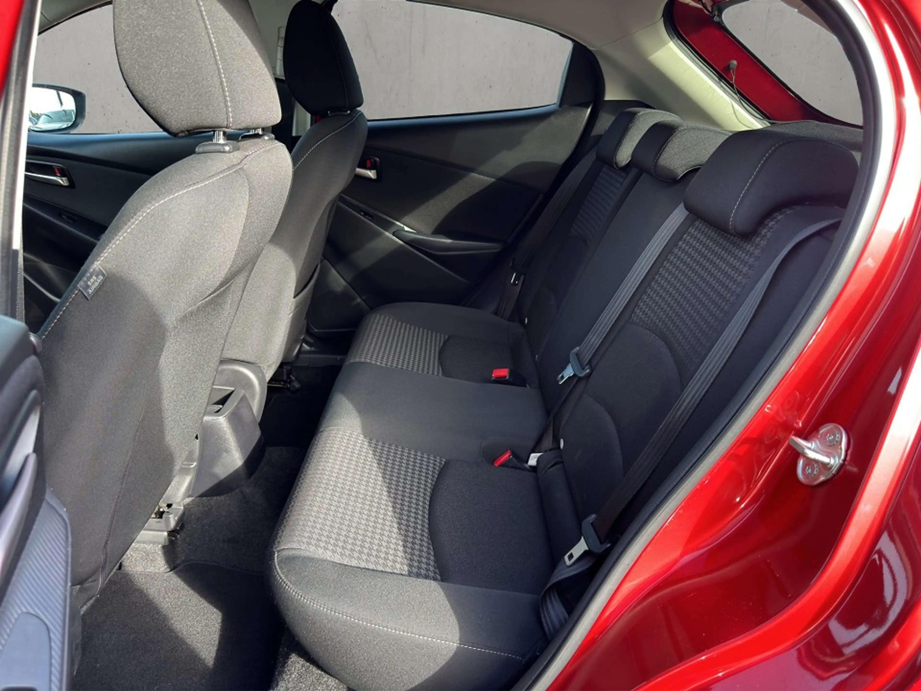 Mazda 2 KIZOKU ++Car-Play+Android-Auto++ — photo 12