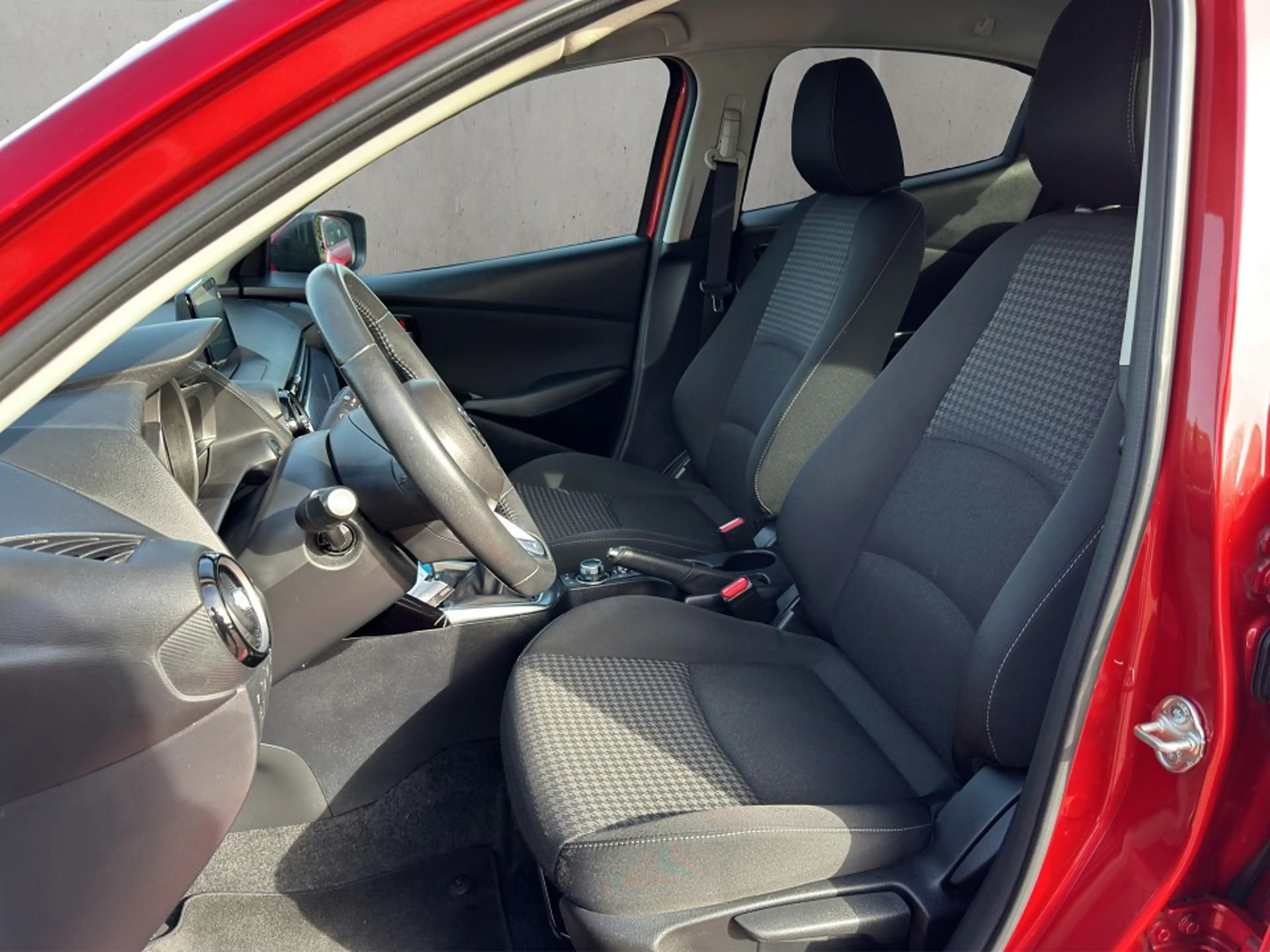 Mazda 2 KIZOKU ++Car-Play+Android-Auto++ — photo 9