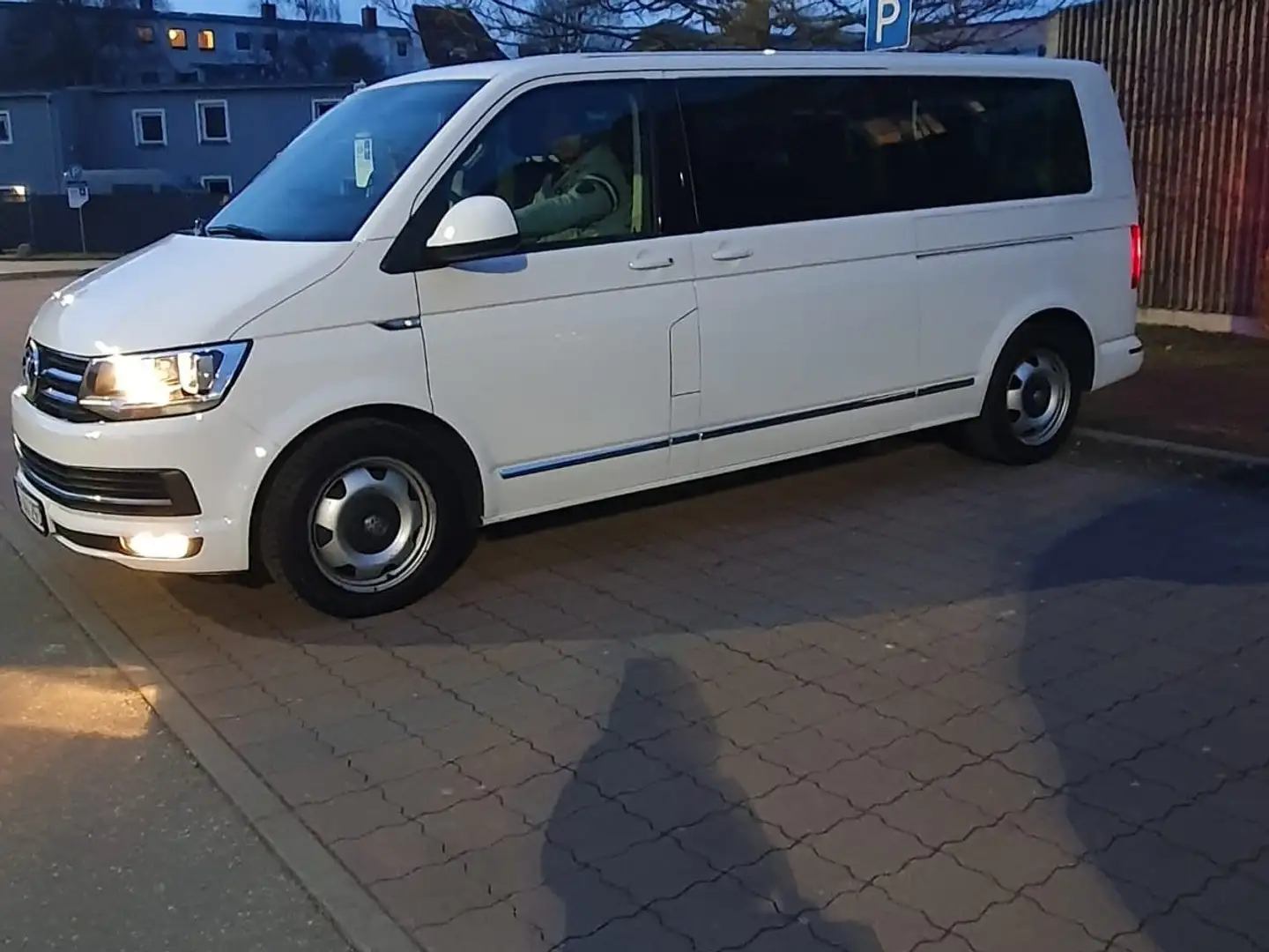 Volkswagen T6 Caravelle Lang Comfortline model 2018 bijela - 1