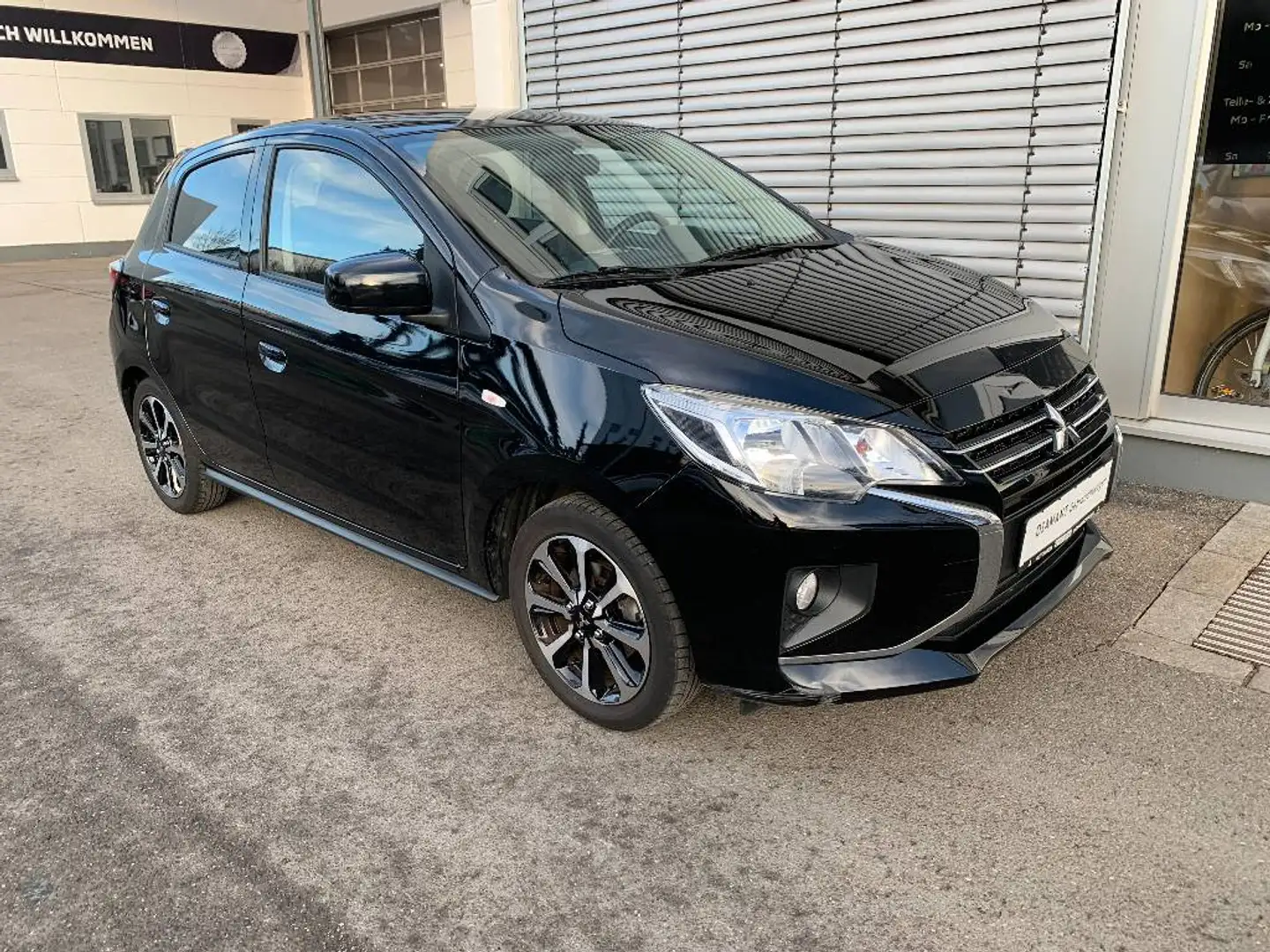 Mitsubishi Space Star Select+ 1.2 MIVEC ClearTec 5-Gang Schwarz - 1