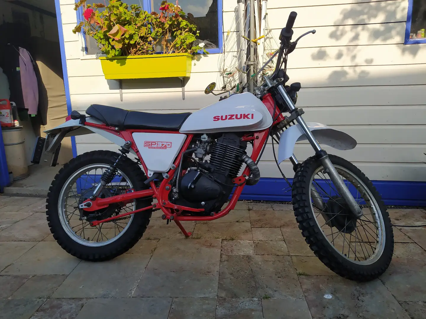 Suzuki SP 370 Wit - 1