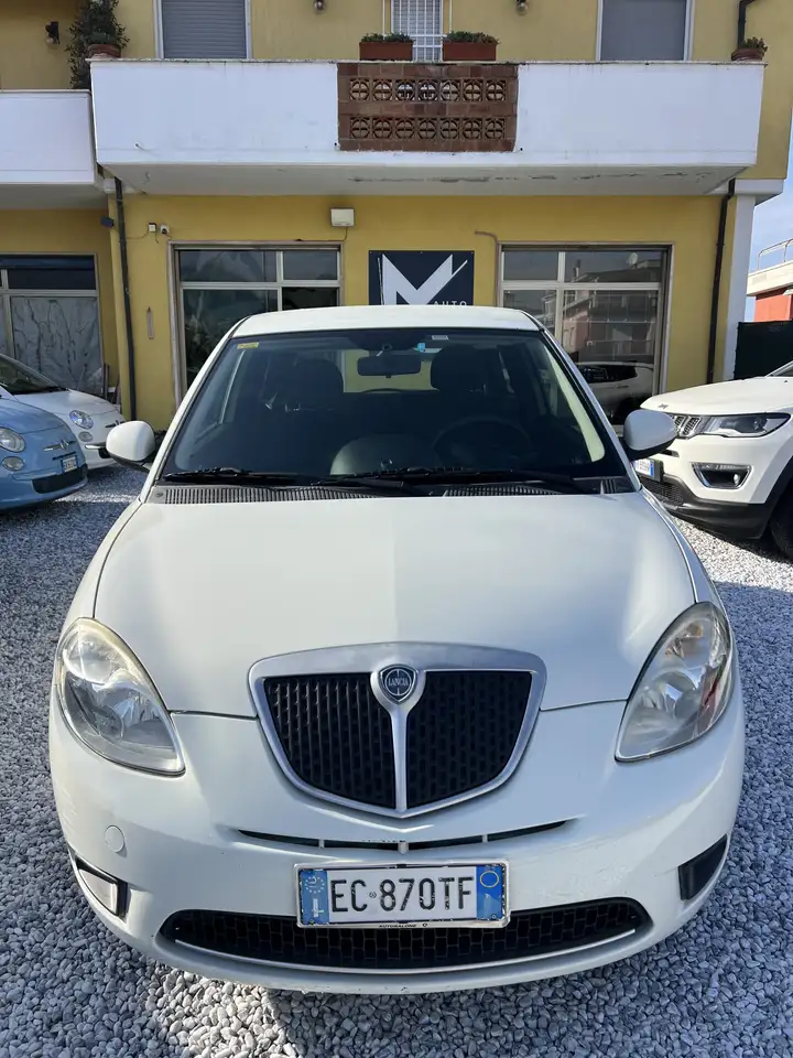 Lancia Ypsilon