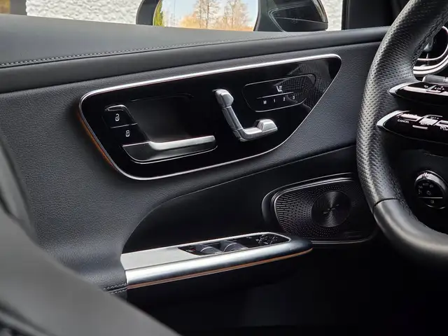 Mercedes-Benz GLC 200 view 16