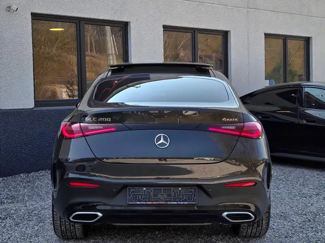 Mercedes-Benz GLC 200 view 4
