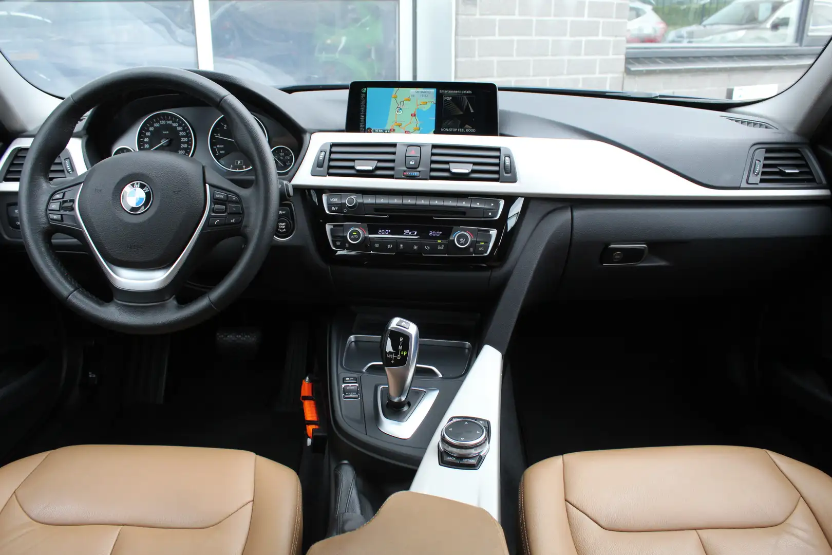 BMW 318 3-serie 318i Essential / Leer / Navigatie / Automa Blauw - 2