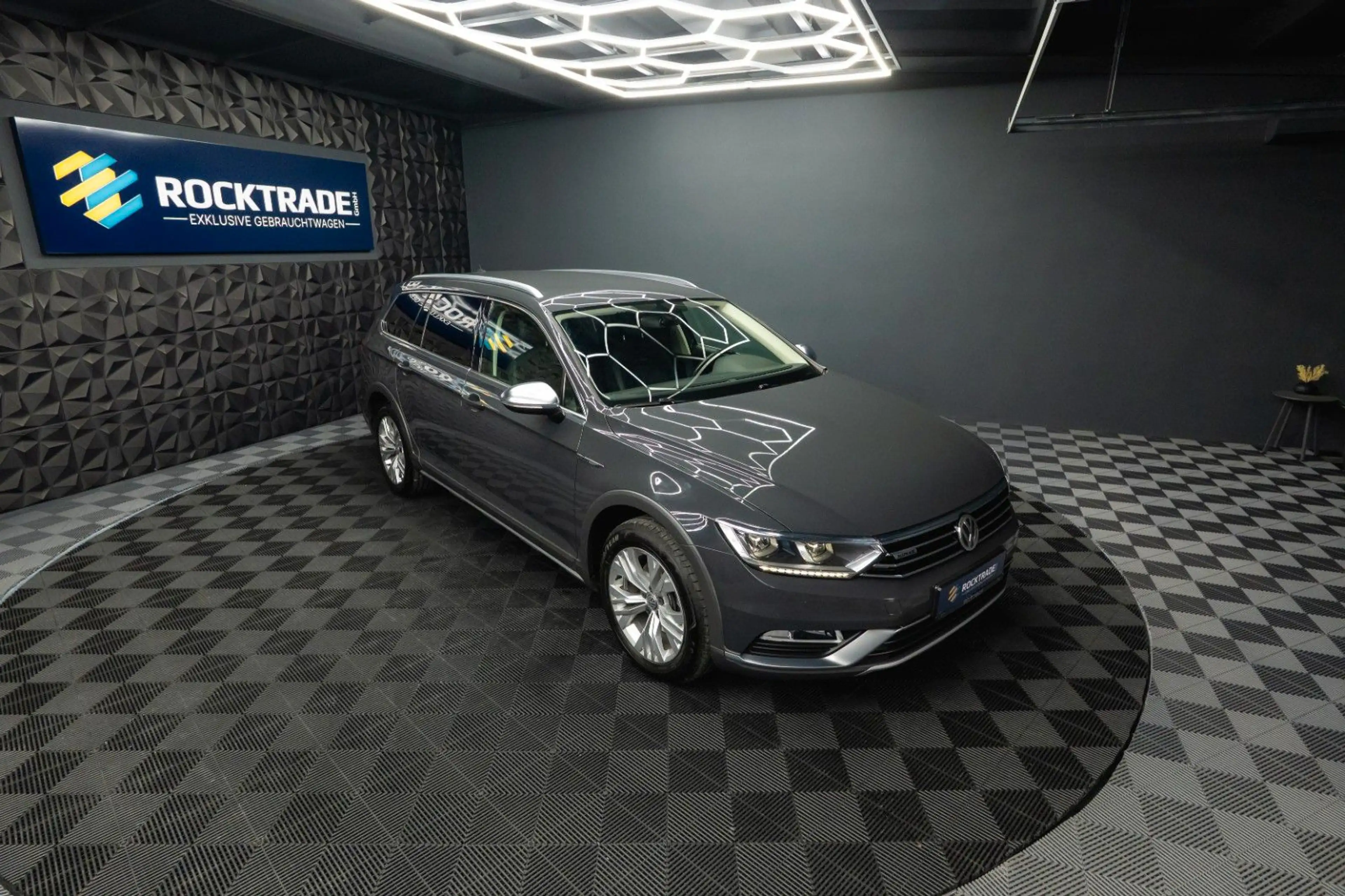 Volkswagen Passat Alltrack 4Motion | Massage | LED | ACC — photo 6