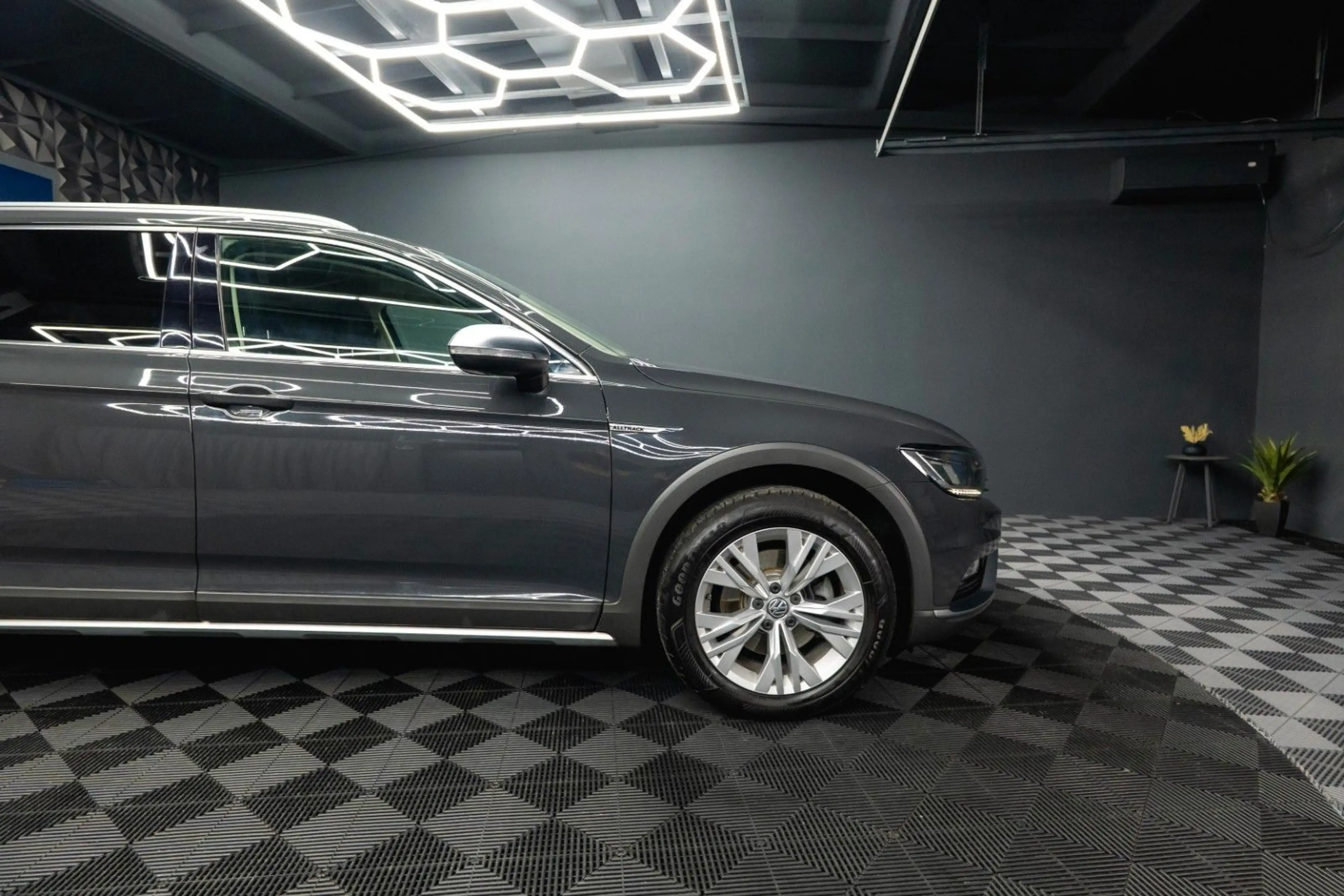 Volkswagen Passat Alltrack 4Motion | Massage | LED | ACC — photo 9