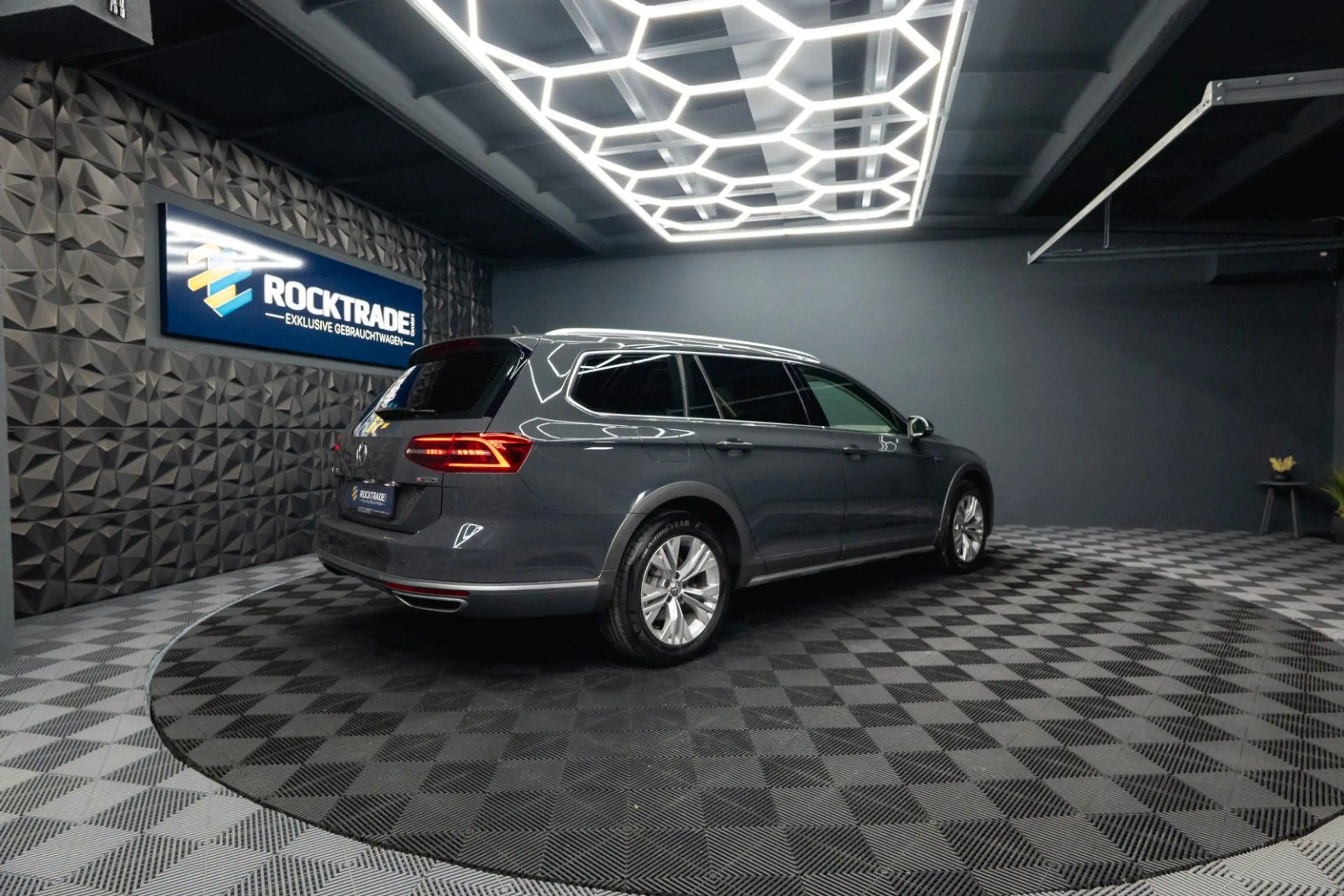 Volkswagen Passat Alltrack 4Motion | Massage | LED | ACC — photo 11