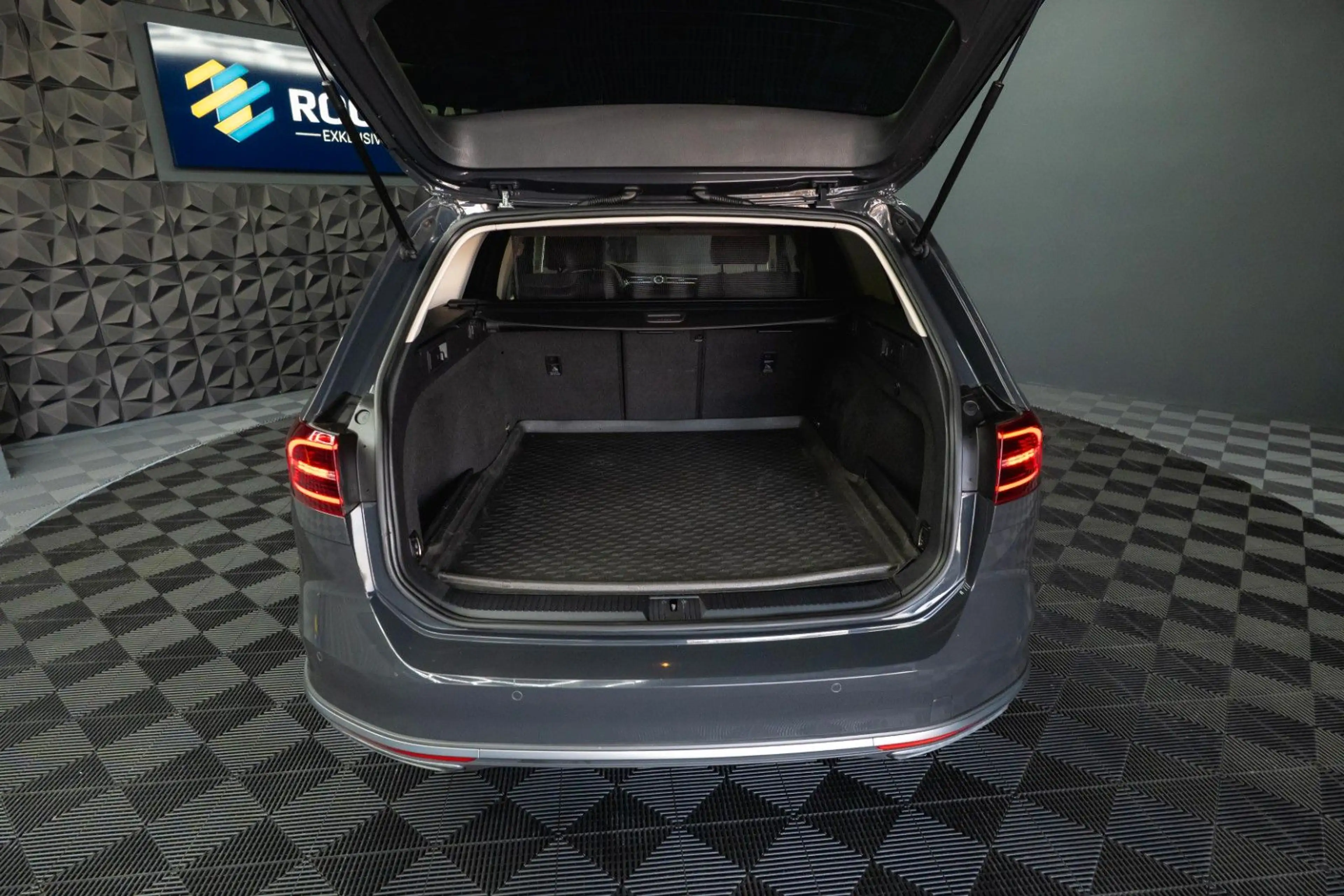 Volkswagen Passat Alltrack 4Motion | Massage | LED | ACC — photo 13