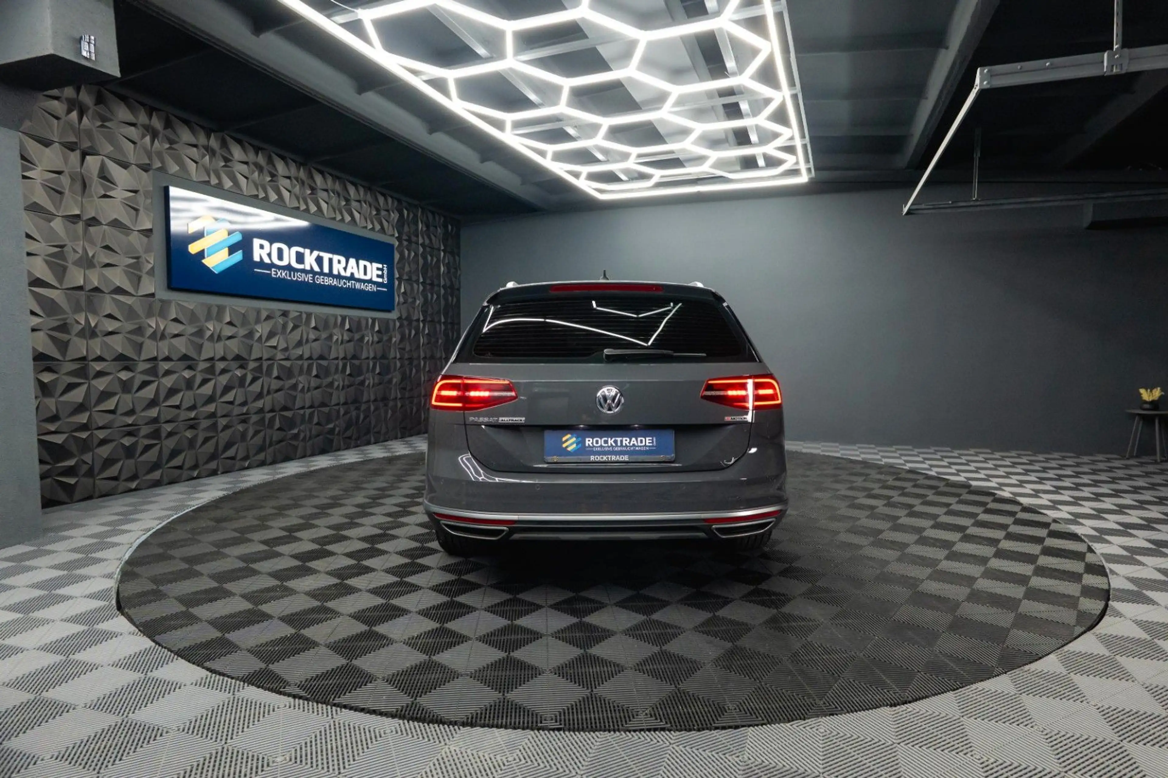 Volkswagen Passat Alltrack 4Motion | Massage | LED | ACC — photo 12