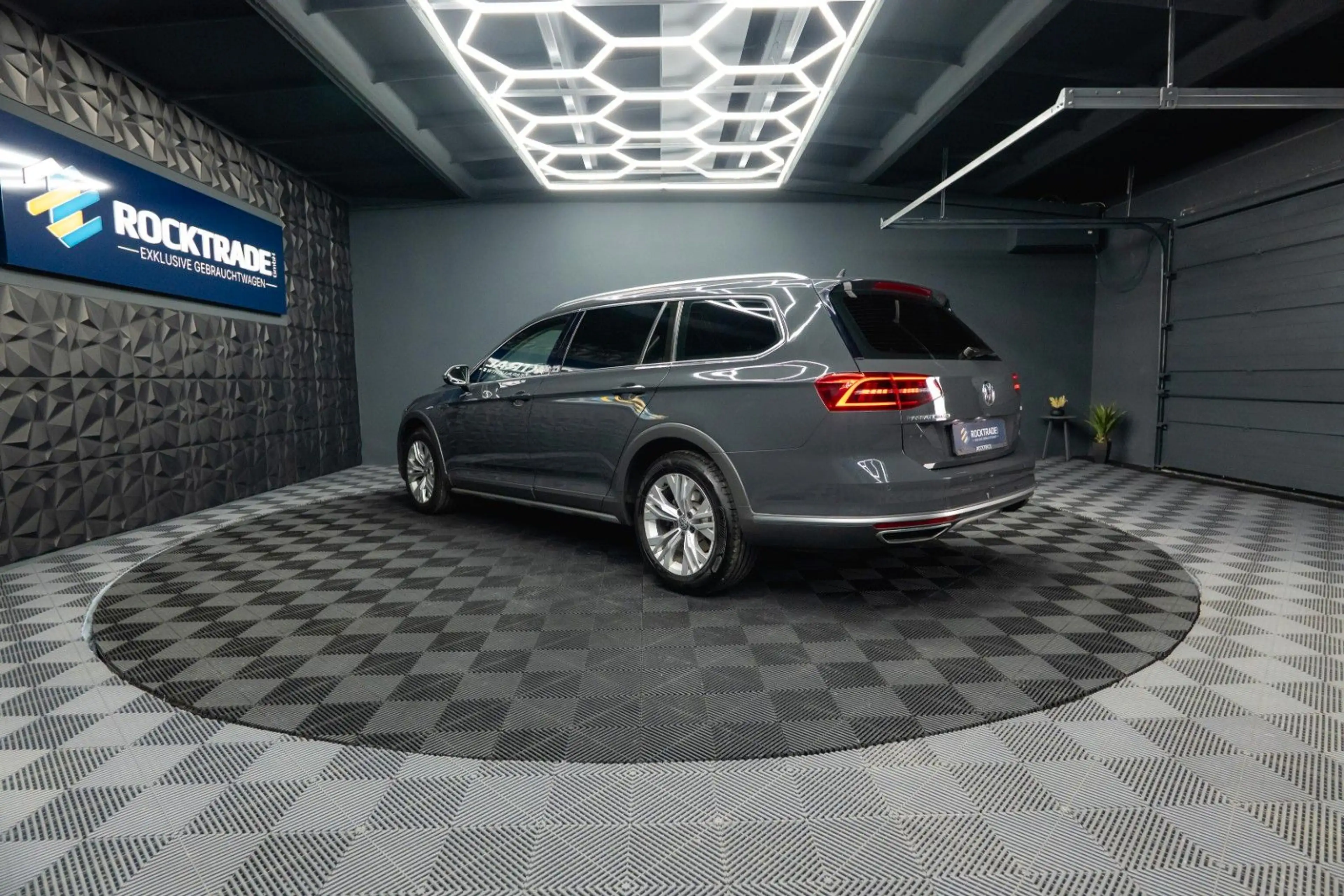 Volkswagen Passat Alltrack 4Motion | Massage | LED | ACC — photo 15