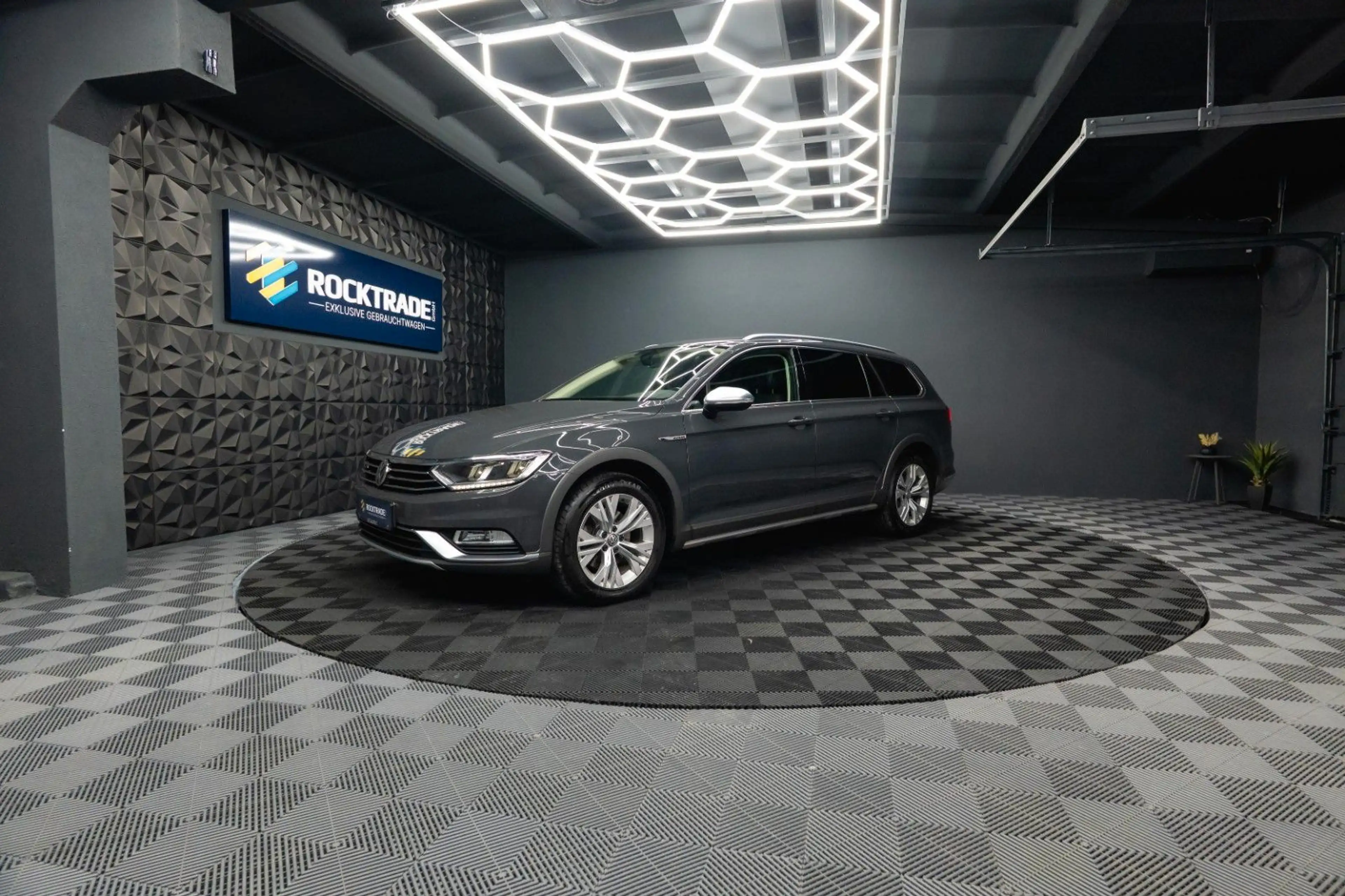 Volkswagen Passat Alltrack 4Motion | Massage | LED | ACC — photo 2