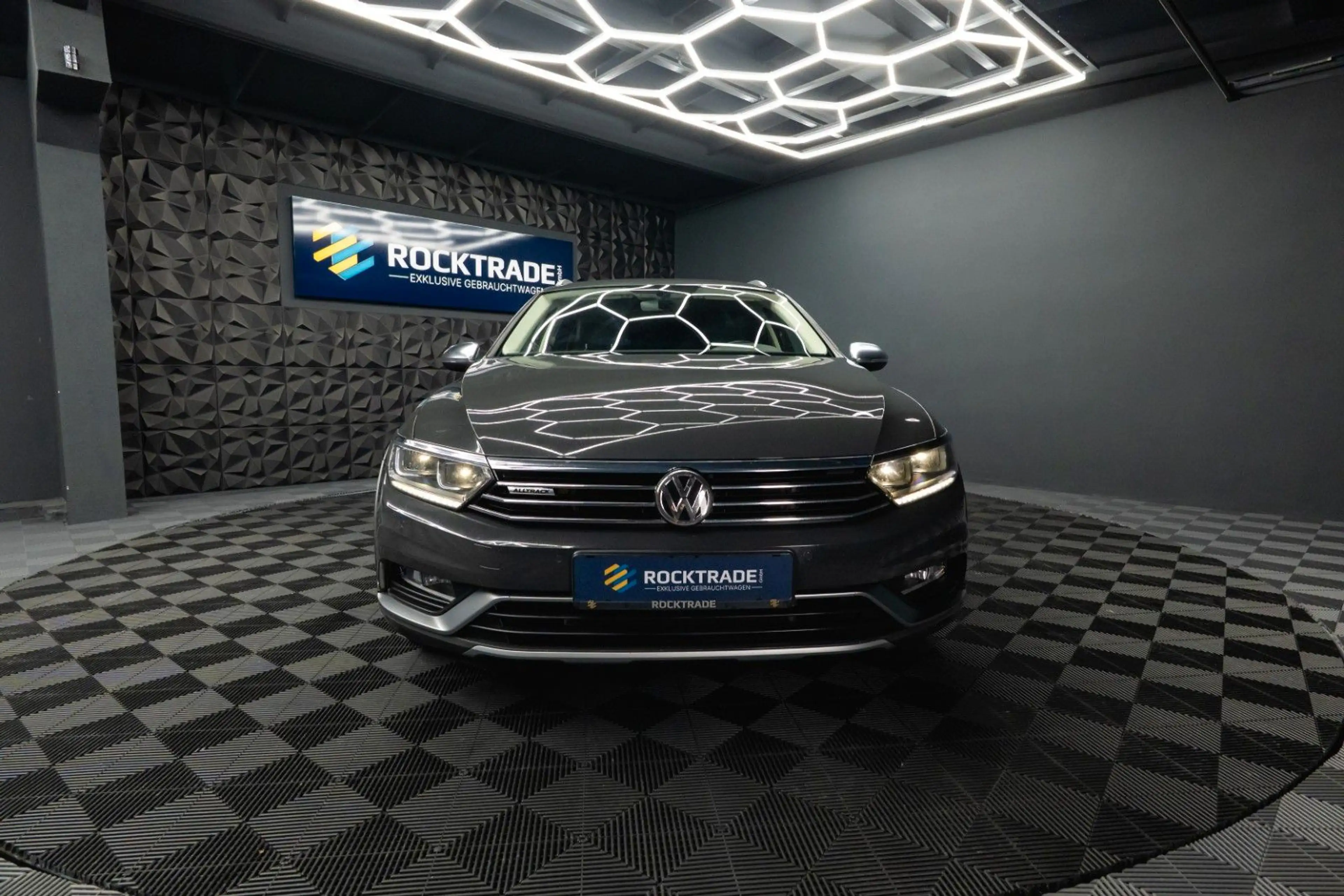 Volkswagen Passat Alltrack 4Motion | Massage | LED | ACC — photo 4