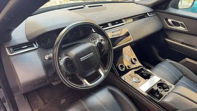 Land Rover Range Rover Velar view 8