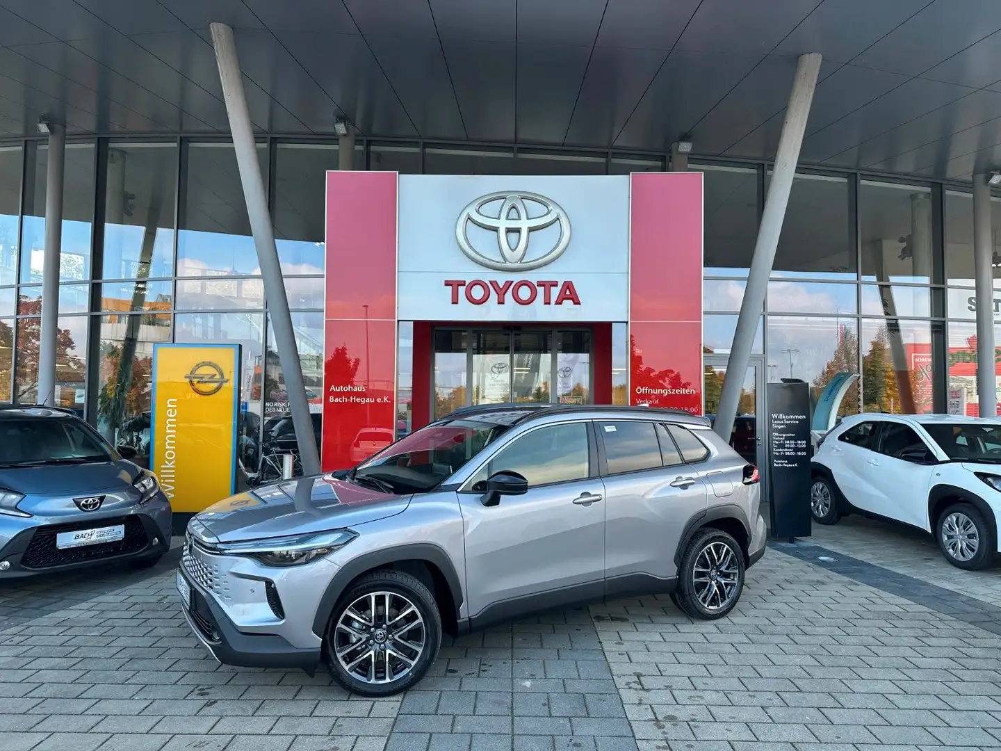 Toyota Corolla Cross 2.0 Hybrid Teamplayer + TECHNIK-PA Grau - 1