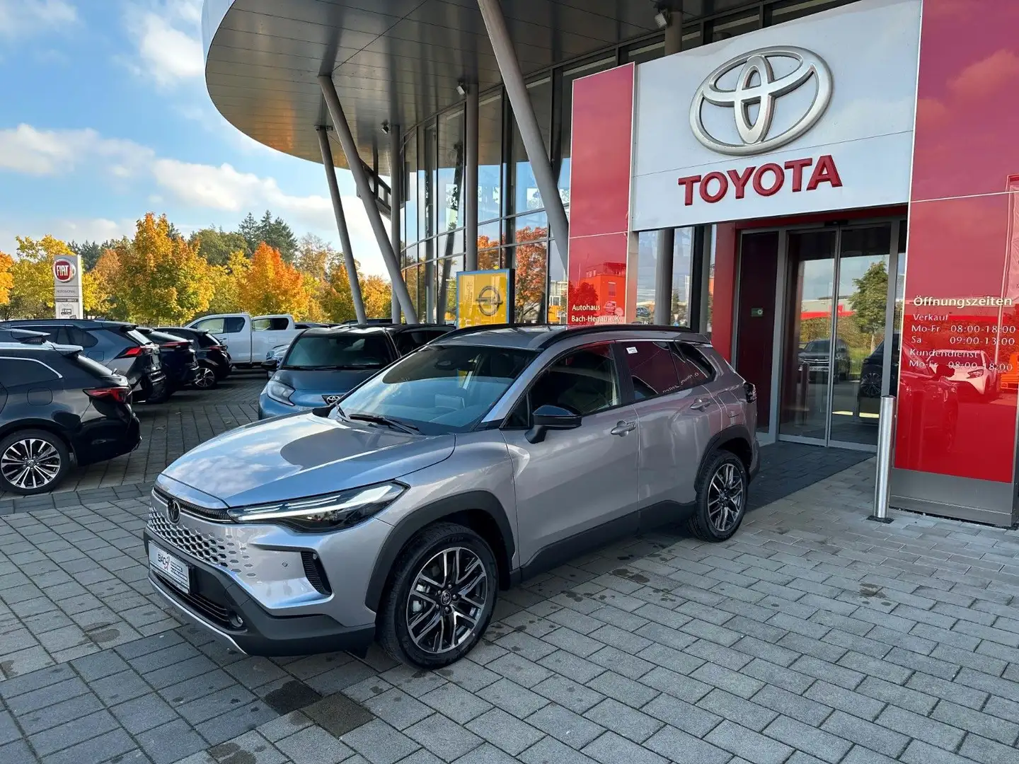 Toyota Corolla Cross 2.0 Hybrid Teamplayer + TECHNIK-PA Grau - 2