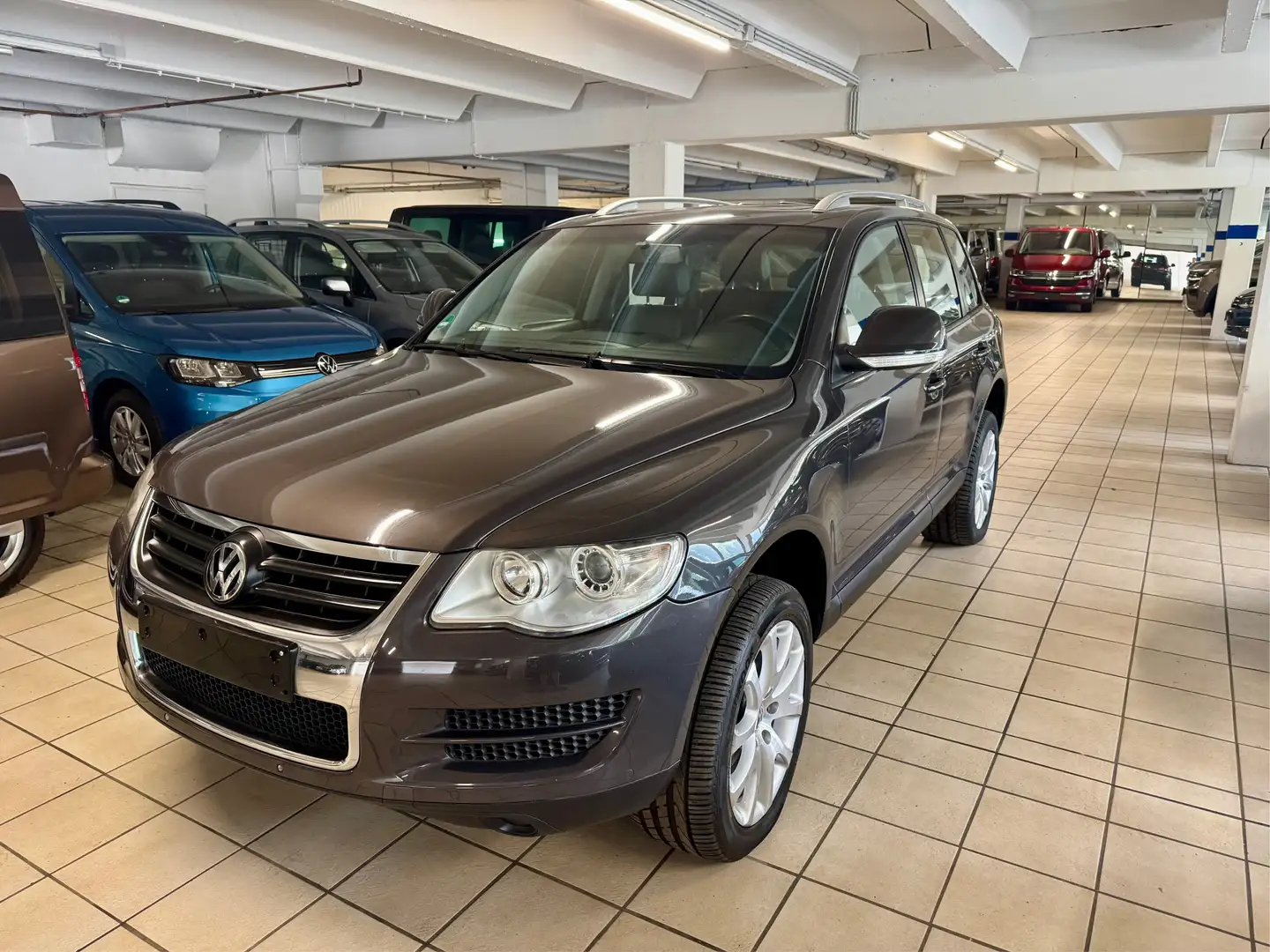 Volkswagen Touareg V6 TDI AG, Leder, Navigation, Schiebedach Grijs - 1