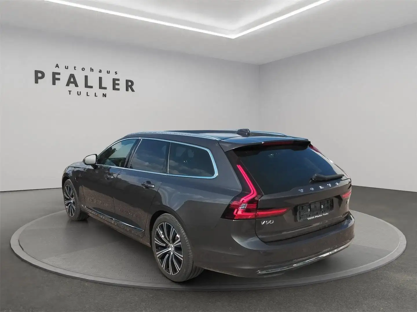 Volvo V90 T6 AWD Recharge PHEV Plus Bright Grau - 2