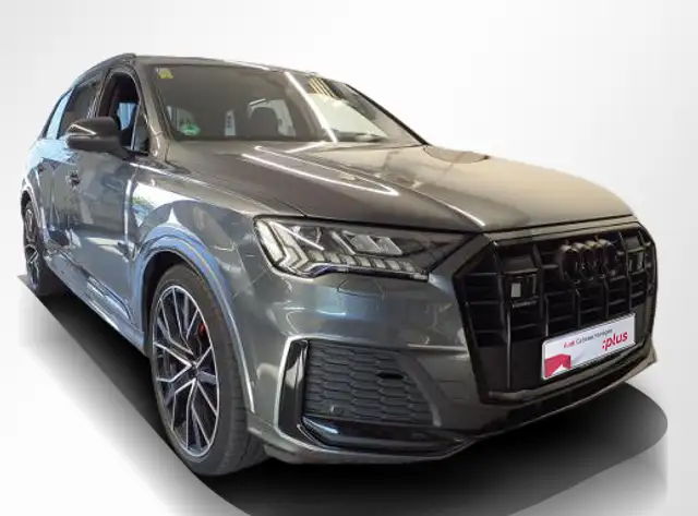Audi Q7 view 10