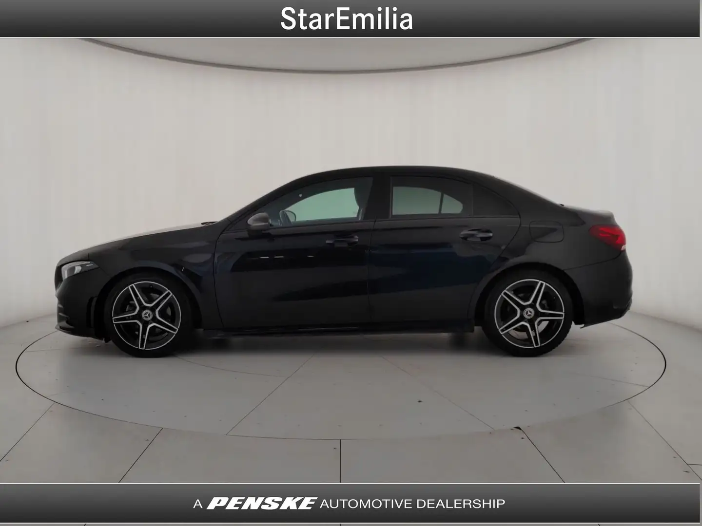 Mercedes-Benz A 180 A 180 d Automatic 4p. Premium Zwart - 2