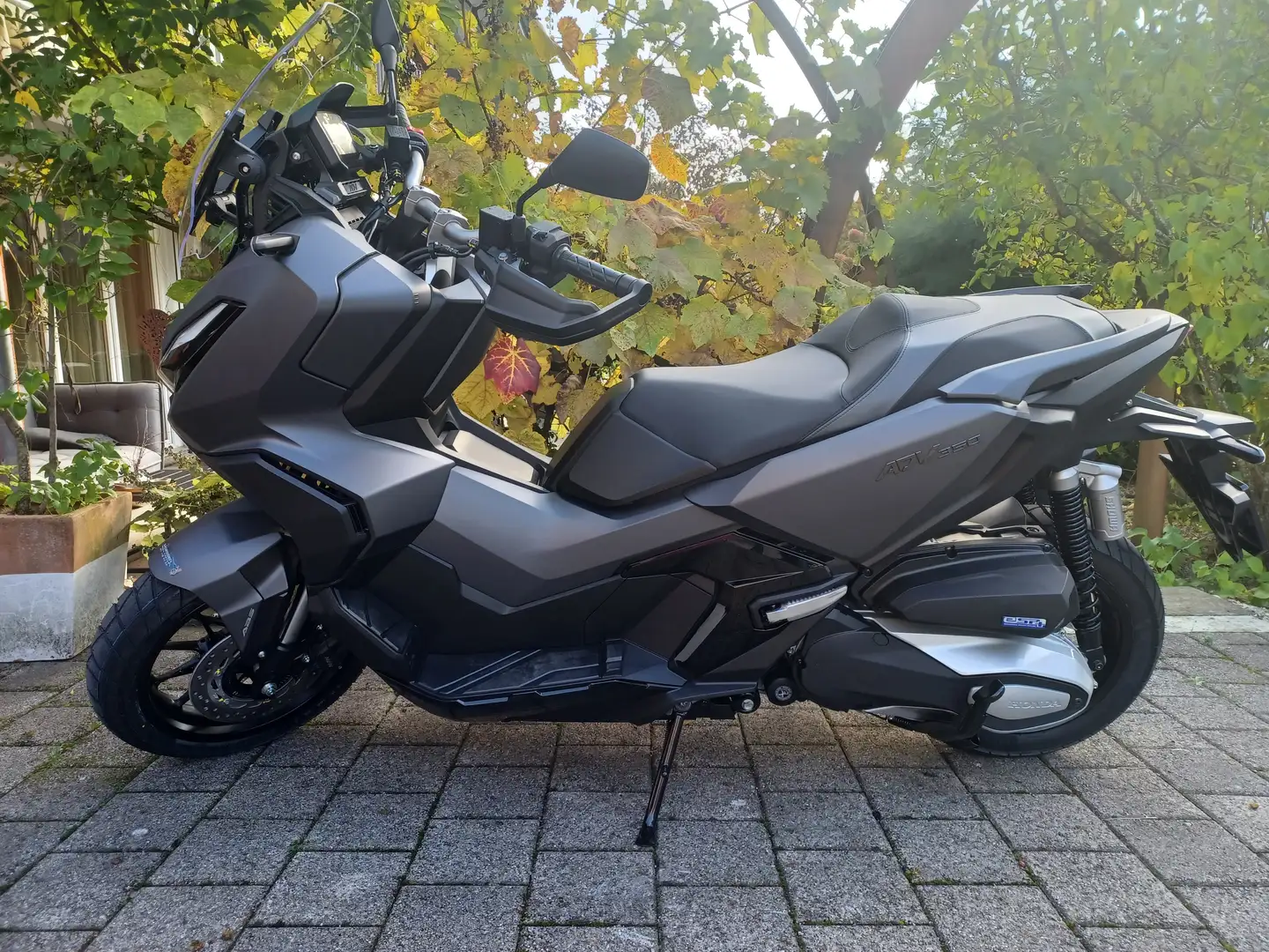 Honda ADV 350 Gri - 1