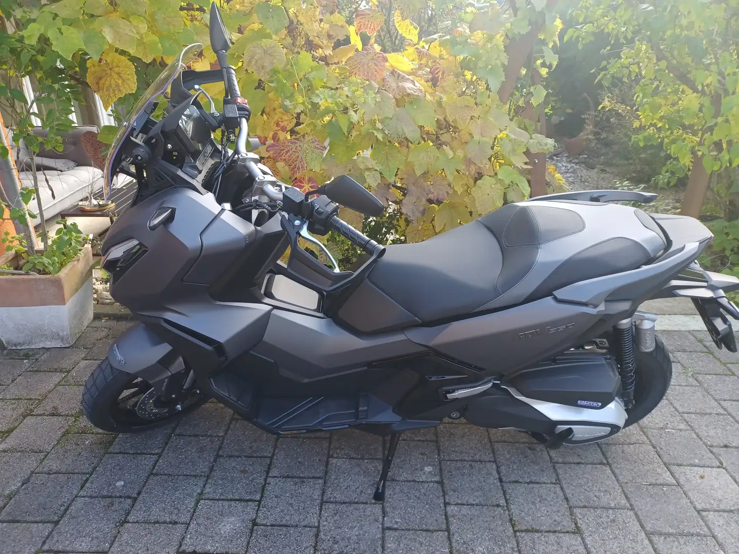 Honda ADV 350 Gri - 2