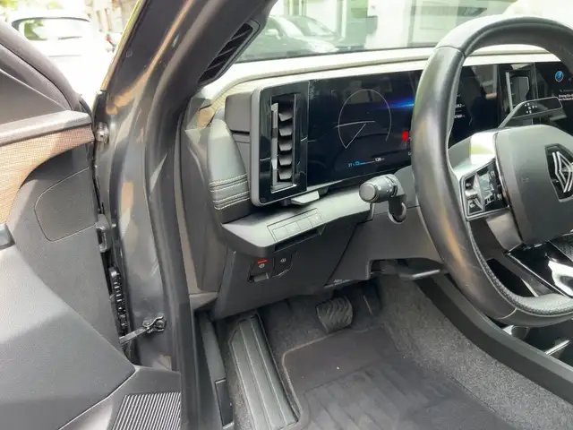 Renault Megane E-Tech view 13