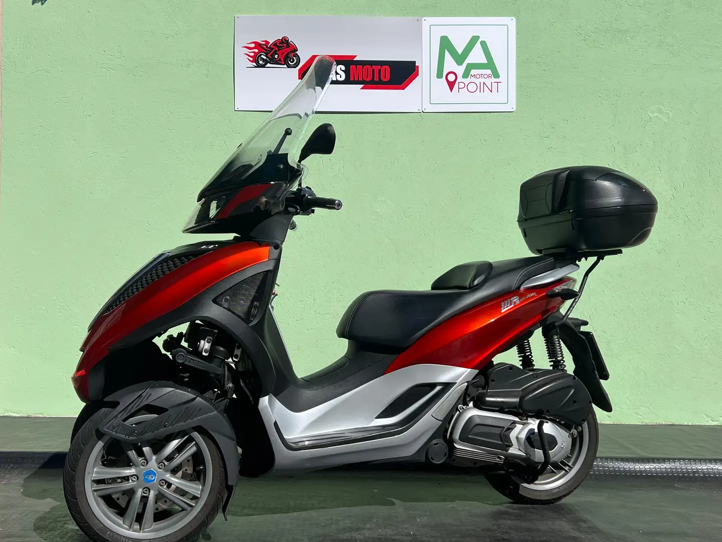 Piaggio MP3 300 Červená - 1