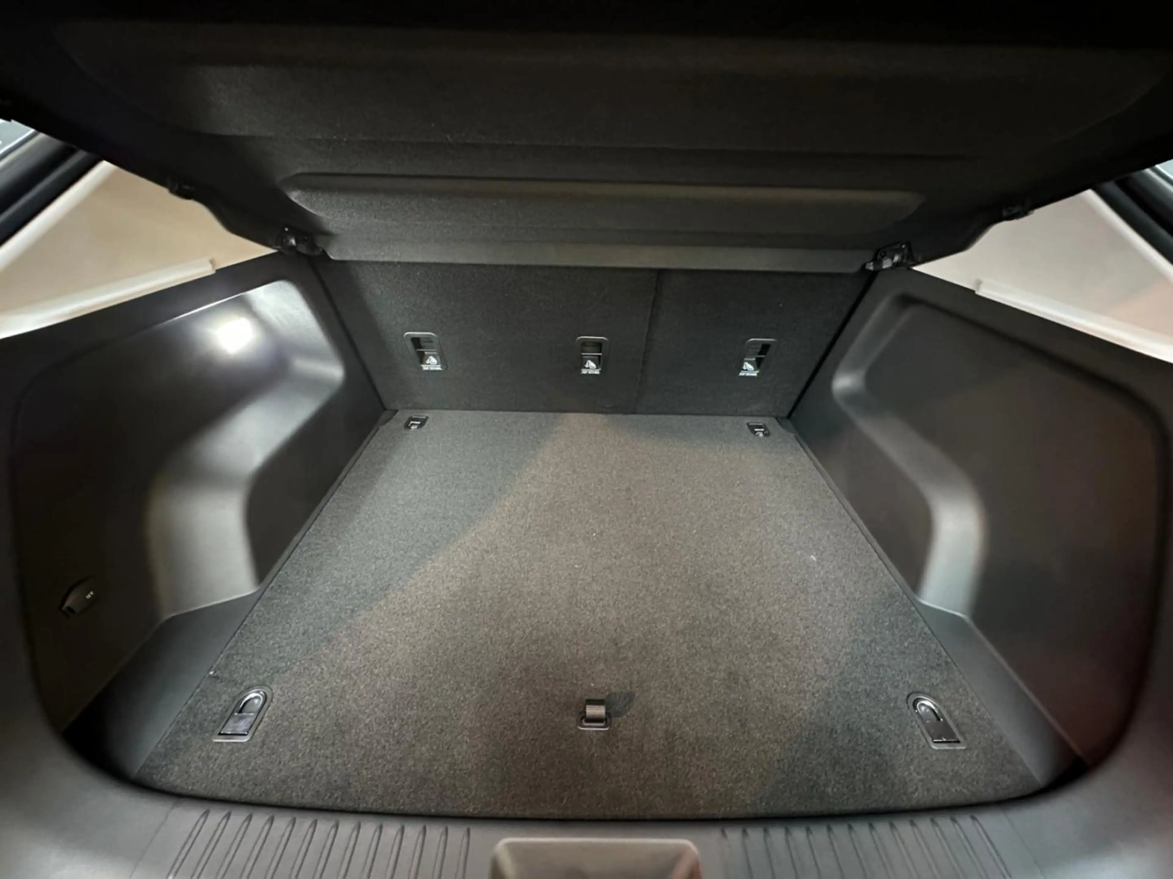 Omoda 5 HEV PREMIUM — photo 6