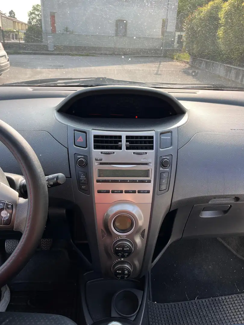 Toyota Yaris Bianco - 2