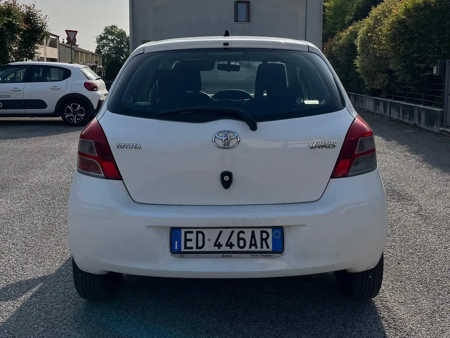 Toyota Yaris Bianco - 1