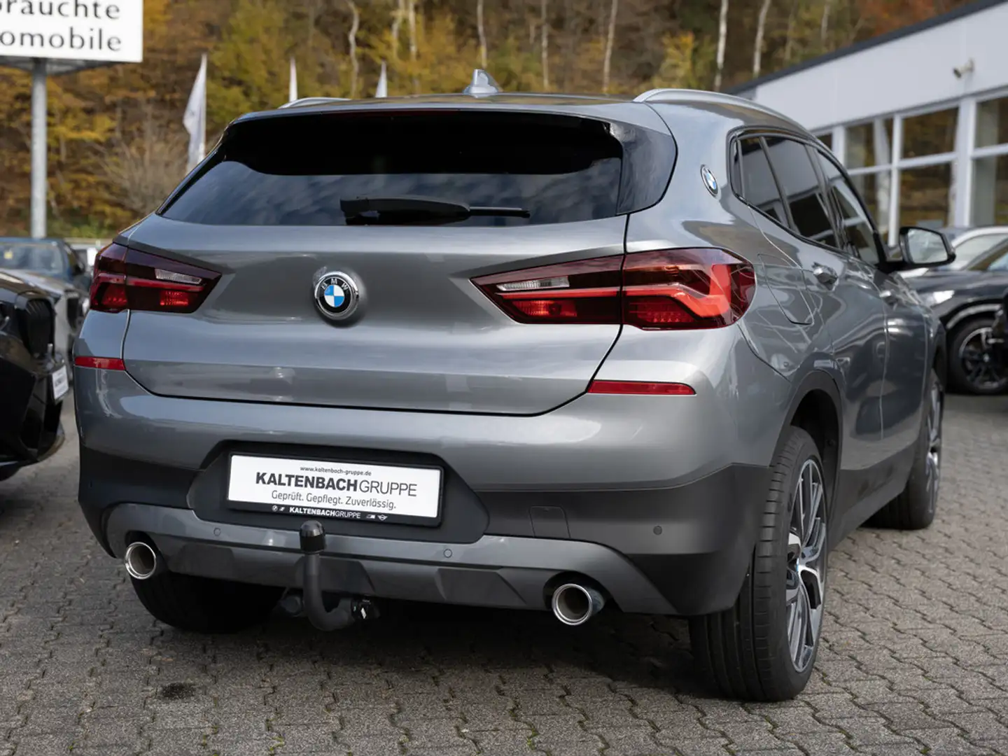 BMW X2 xDrive 20d Advantage Plus PANO AHK HUD ACC Grijs - 2