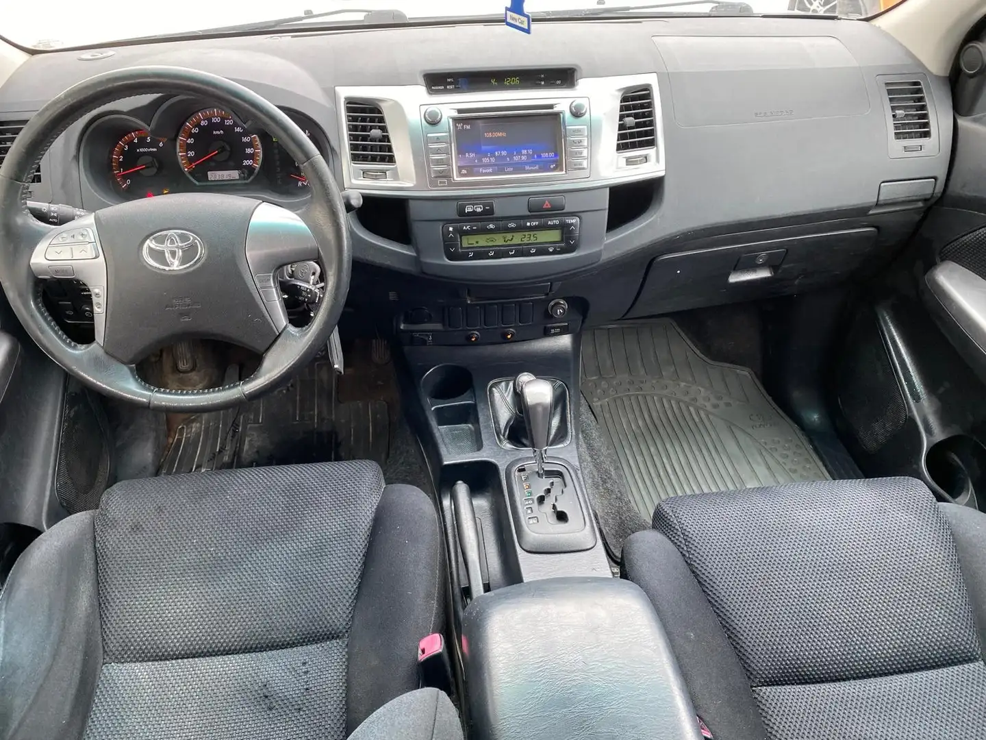 Toyota Hilux Weiß - 2