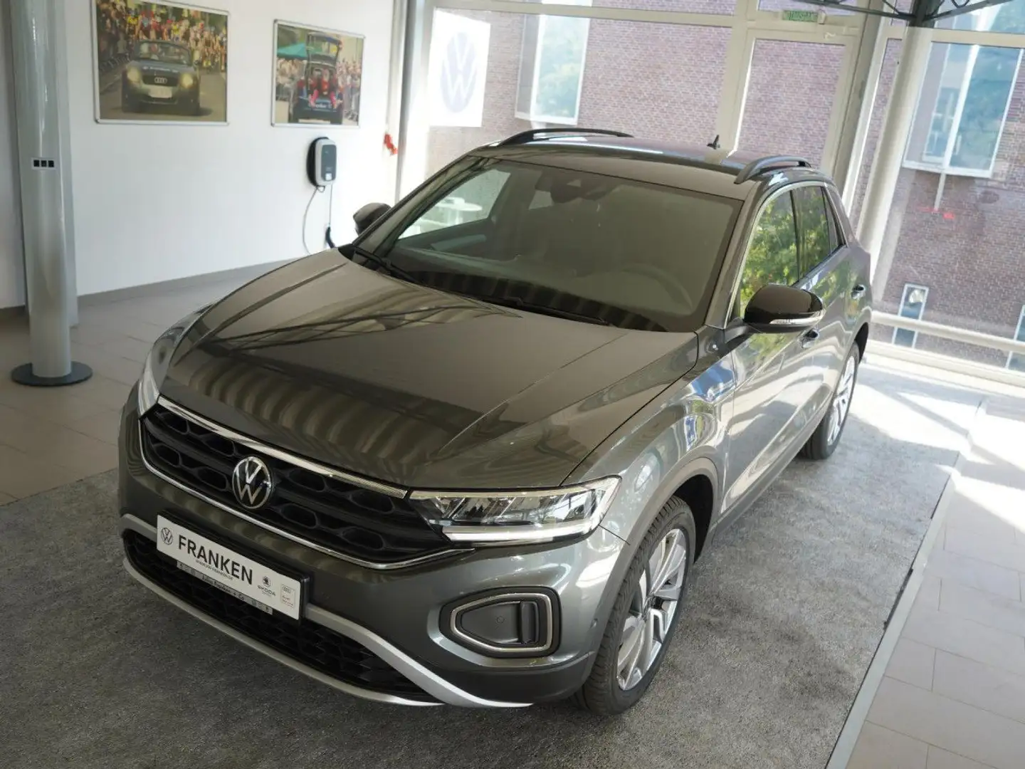 Volkswagen T-Roc Life 1.5 TSI DSG AHK DIGI ACC LM18 CARPLAY Gris - 2