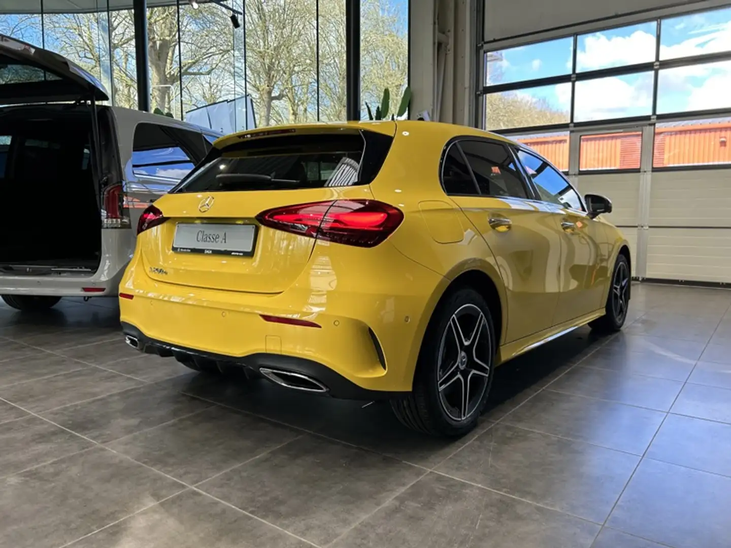 Mercedes-Benz A 250 A e - AMG Line SAGA Tournai +32 (0) 69 85 70 0 Žlutá - 2